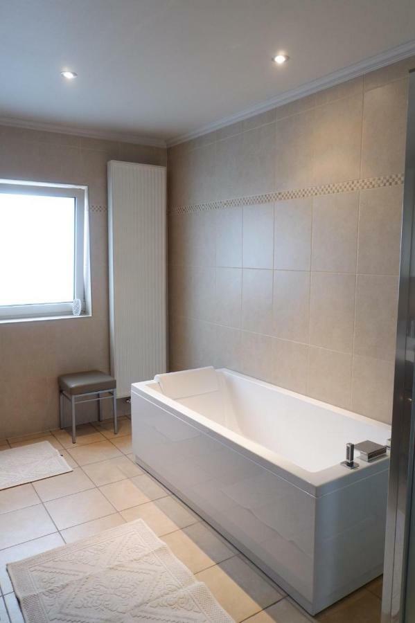 T Heirbaanhuys Vila Borgloon Exterior foto